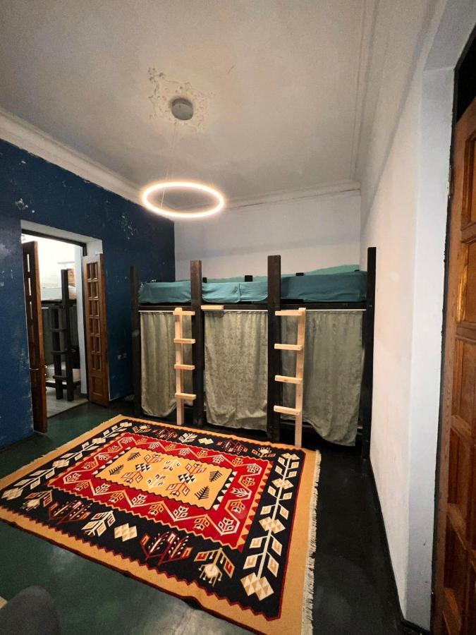 Communication Hostel Batumi Eksteriør billede